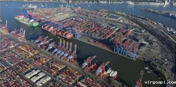汉堡港大型集装箱船意外撞上码头